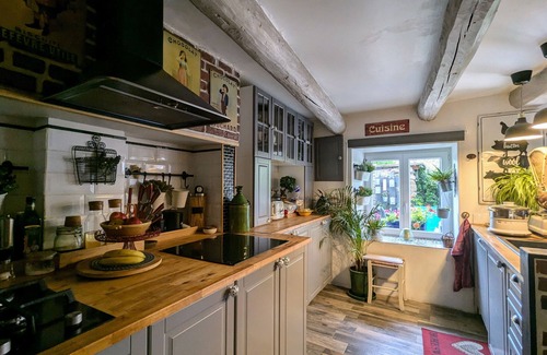 Saint-Victor-sur-Arlanc Bed & Breakfast | Renovated guest house with dining in Altiligerian countryside