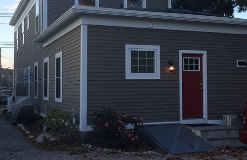 Mystic - New London Apartment | Renovated 1 BR getaway 1 block from Mystic River in Historic downtown!