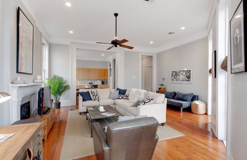 Lower Garden District Apartment | Renovated 2 Bedroom Apartment Overlooking Magazine St