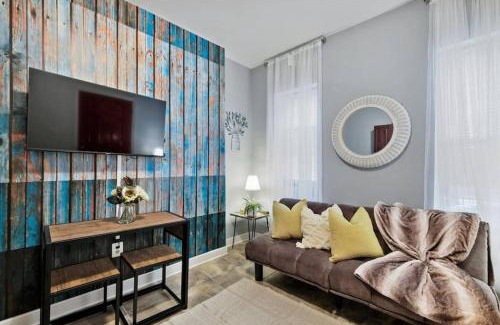 Norris Square Apartment | Renovated 2br W Amenities