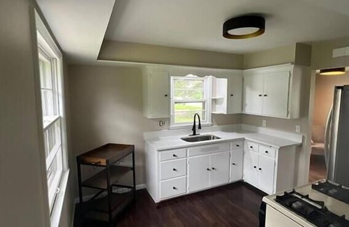 East Bloomington House | Renovated 3-bedroom house with granite and hardwood located near MOA and MSP