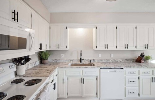 Brooklyn Park House | Renovated! 3BR 1.5BA King Beds! Mid term Rental ok