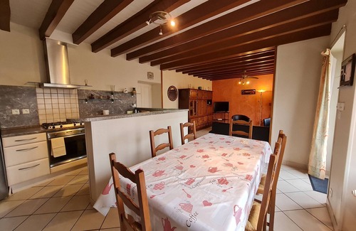 Nouan-sur-Loire Cottage | Renovated 4-Bedroom House near Loire Castles, Ideal for Families & Pros