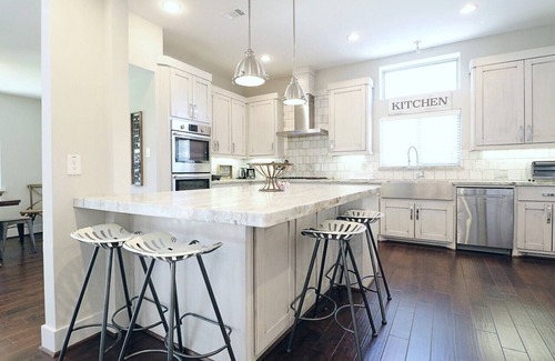Houston House | Renovated 5 Bedroom, 3.5 Bath Private Home Fully-furnished near MDA TMC Galleria