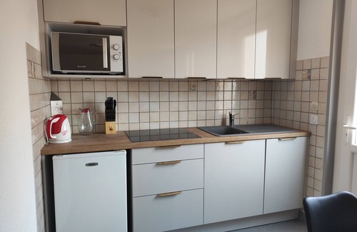 Palau-del-Vidre Apartment | Renovated apartment with AC, pool, WiFi and parking in Palau-del-Vidre