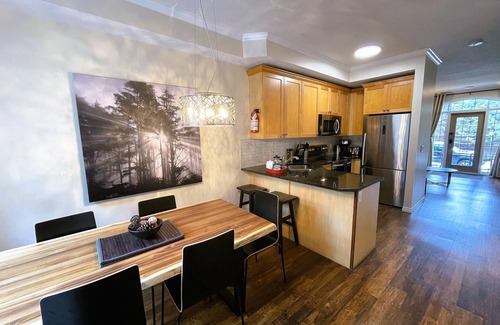 Canmore Ski Chalet | 🥇 RENOVATED Chalet at Mystic Springs, Heated Pool, Hot Tub!