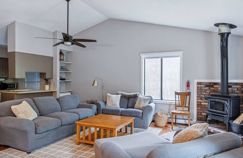 Quechee Condo | Renovated Condo, Heart of Quechee | Mill Run 3E