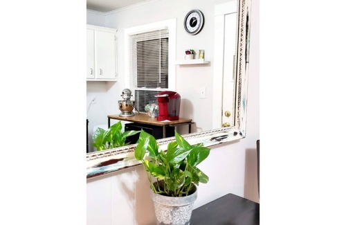 Jamestown House | Renovated Cottage In Historic Jamestown NC