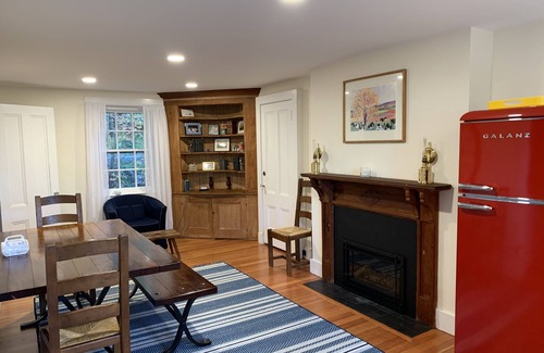 Dublin House | Renovated Cottage w/spectacular mountain view