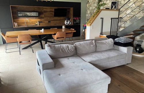 Choisy House | Renovated farmhouse located in the countryside, semi-detached, not overlooked.