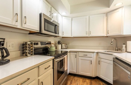 Bridgewater Condo | Renovated Farmhouse between Woodstock & Killington