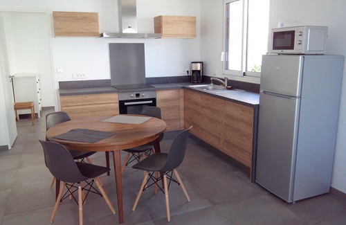 Kerroch House | Renovated fisherman's cottage with direct access to the sea, facing the island of Groix