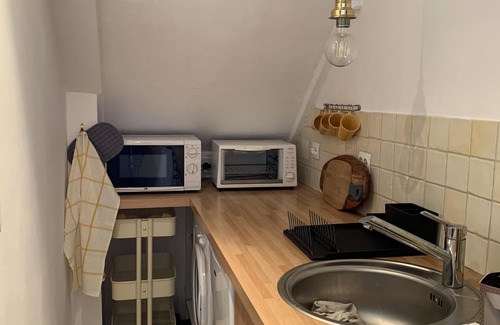 Saint-Berain-sur-Dheune House | renovated village gitte on a canal with views of the town square