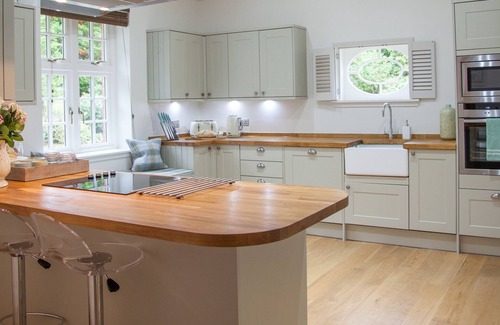 Dunblane Cottage | Renovated gatekeepers cottage situated in peaceful, private gardens