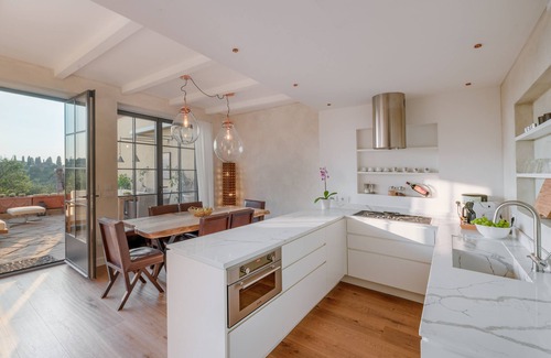 Oltrarno House | Renovated gorgeous villa in Florence. Walking distance to all sites.