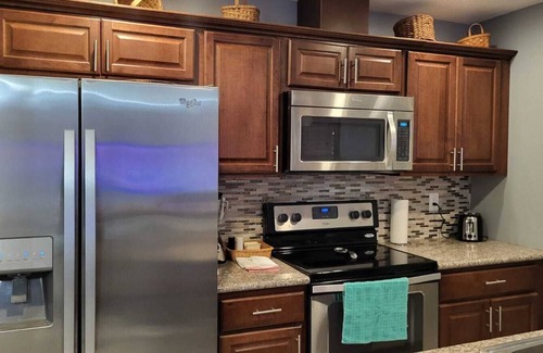 East Central Apartment | Renovated Guest House with Private Entrance and Parking – Perfectly Located!