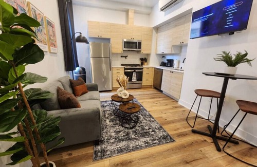 Center City West Apartment | Renovated Jr 1BR | Center City | Sleeps 4 | 2 Beds