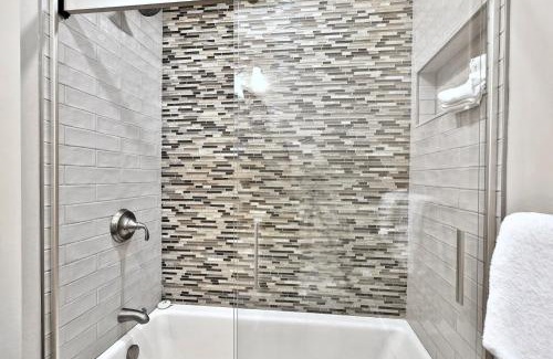 Killington House | Renovated Killington Center Studio - Close to Resort - Bus - Summer Pool - #523