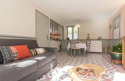 Saint-Pere-en-Retz Cottage | Renovated Master House, Quiet Countryside, Modern Comforts, Near Beaches and Nantes Attractions