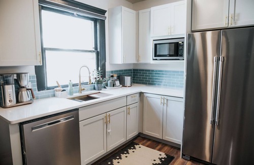 Kerrytown House | Renovated. Modern. Downtown + 1.5 Miles to Stadium