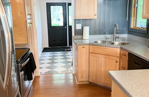 Forest Lake Cabin | Renovated Modern Lake Front Oasis/Dog Friendly w/fenced in area
