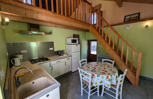 Saint-Bresson Cottage | Renovated nature retreat, Plateau of 1000 ponds - WIFI, parking