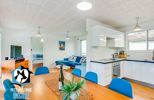 Port Elliot House | Renovated Retro Style + Park Views