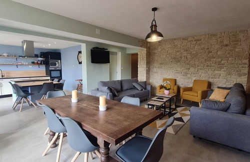 Mauvages Cottage | Renovated Rural Farmhouse for 6, Near Hiking Trails & Historic Cities