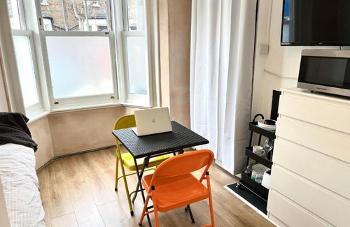 Wandsworth Apartment | Renovated Small Self Contained Studio