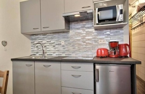 Plagne Centre Apartment | Renovated studio cabin near slopes, balcony, sleeps 4
