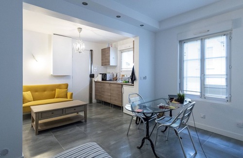 Notre-Dame Apartment | Renovated studio, comfortable, quiet, downtown, 10 'walk from the castle