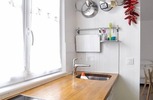 Notre-Dame Apartment | Renovated studio, comfortable, quiet, downtown, 10 'walk from the castle
