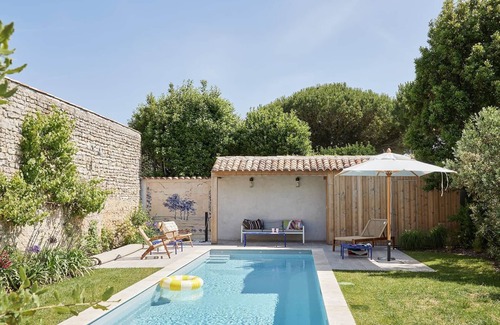 Ars-en-Re House | Renovated village houses designed like a hotel