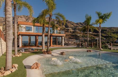 Molvizar Villa | RentitSpain Villa Playa Cristal Vista al Mar, Piscina, Jacuzzi y Lujo