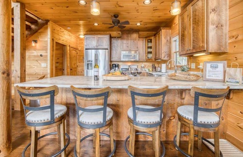 Aska Cabin | Reset Ridge - Mountain view, hot tub, fire pit