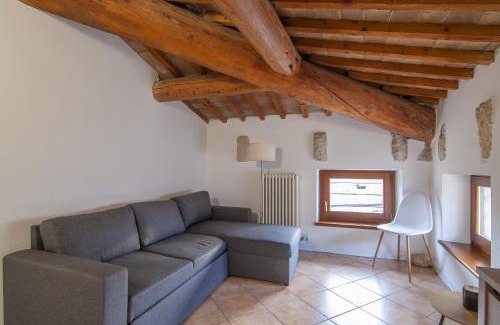 Caprino Veronese Apartment | Residence Belvedere, completamente ristrutturato e servito da Wi-fi