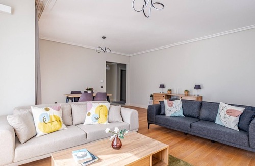 Umraniye Apartment | Residence Flat with Balcony in Umraniye