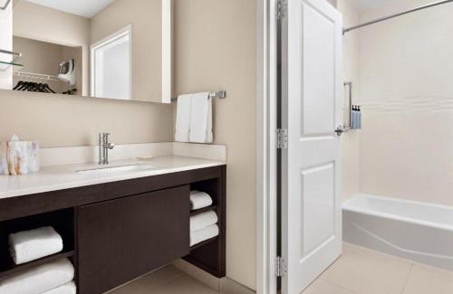 Oxford Valley Hotel | Residence Inn by Marriott Philadelphia Langhorne