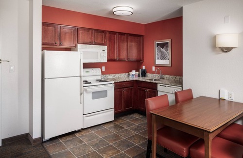 Greenwich Hotel | Residence Inn by Marriott Wichita East at Plazzio