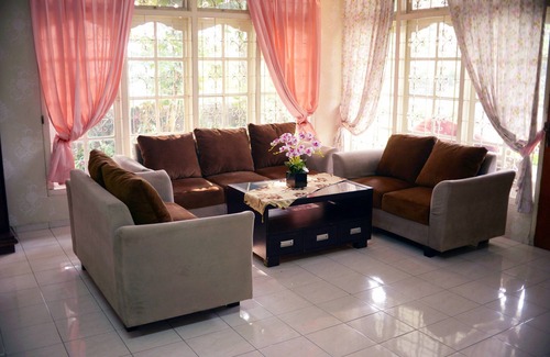 Cisarua House | Residences by RedDoorz near Taman Safari