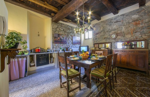 Lesa Villa | Residenza Il Glicine di Lesa, Lesa, Italy