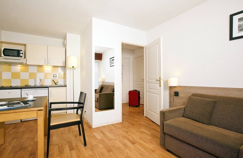 Prevessin-Moens House | Residhome Le Carre d'Or Prevessin