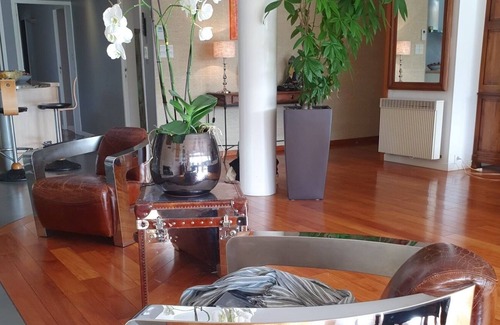 Merignac Villa | Resort