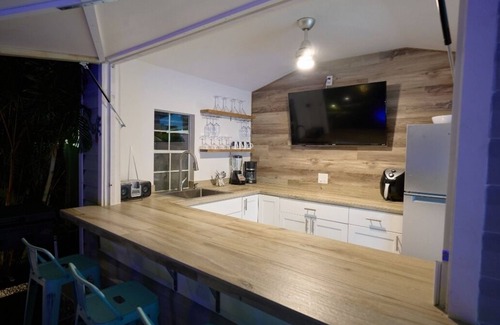 Downtown Hollywood House | RESORT LIKE HOME IN HOLLYWOOD BEACH W/HTD. POOL & HOT TUB & TROPICAL GRDN!