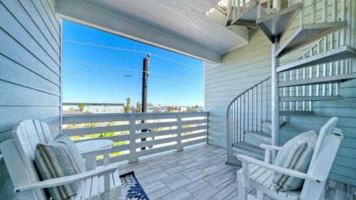 Port Aransas Apartment | Resort Pool Walk to the Beach Island Views Little Beach House by AvantStay
