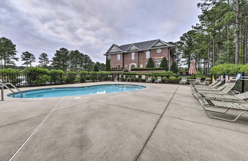 Spring Lake Apartment | Resort-Style CondoandSuite on Golf Course with Pool!
