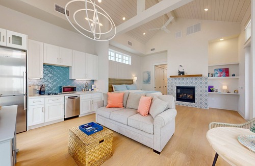 Port Aransas Cabin | Resort Style Pools, Golf Cart Boardwalk to the Beach