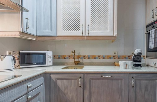 Poligono Sur Apartment | Rest and Elegance in Seville. 4 px - 2 bed. WIFI and A/C. PARKING.