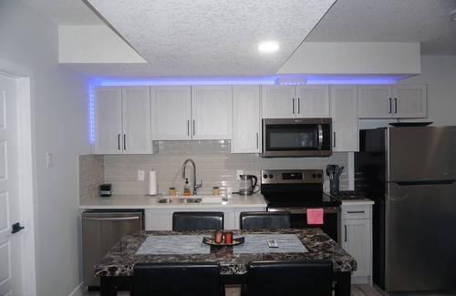 West Edmonton House | Rest Haven - 10 mins from West Edmonton Mall