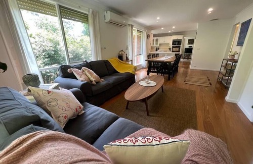 Warburton House | Rest. Relax. Recharge at Golfview Villa